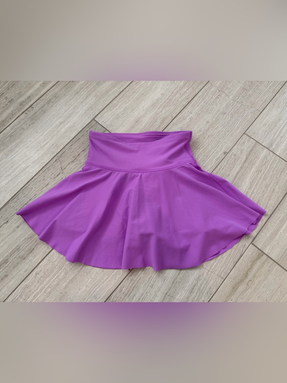 Old Navy high waisted Powersoft Skort in fuchsia, size S (6-7)